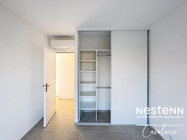 Appartement spacieux et astucieusement rénové de 5 pièces au Lavandou avec vue mer et proximité des plages et des commerces