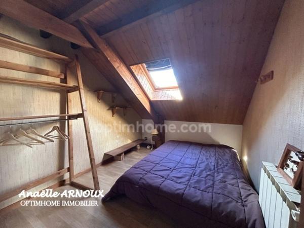 Maison en pierre à rénover avec beau potentiel