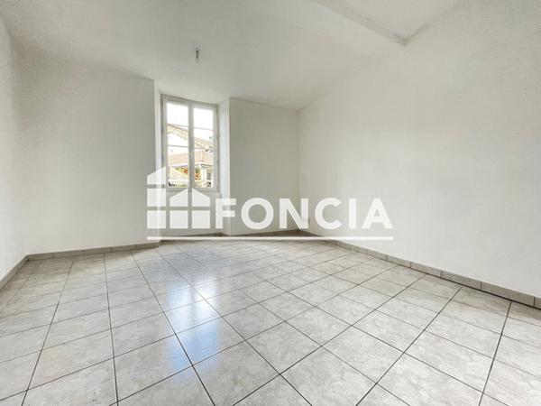 Location Appartement 2 pièces 36.21 m² - 7 PLACE SAINT JEAN Casseneuil 47440