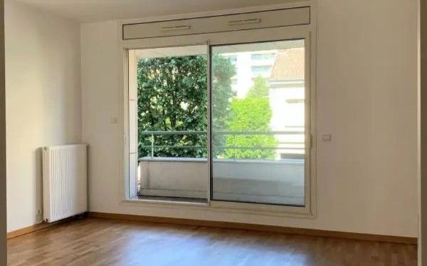 Appartement à louer    3 pièces • 73,16 m2 Clamart