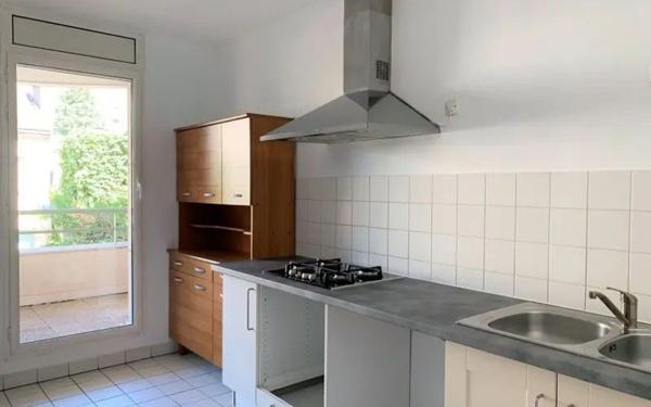 Appartement à louer    3 pièces • 73,16 m2 Clamart