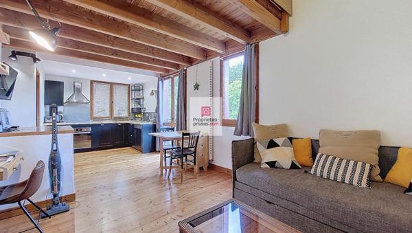 EXCLUSIVITE: RAVISSANTE MAISON! Secteur Montignac -Lascaux. BELLE VUE.  4 chambres. PISCINE. Jardin: 5697 m2