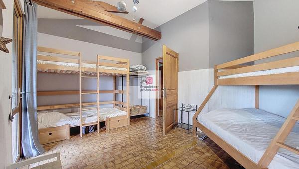 EXCLUSIVITE: RAVISSANTE MAISON! Secteur Montignac -Lascaux. BELLE VUE.  4 chambres. PISCINE. Jardin: 5697 m2