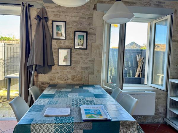 Maison en pierre proche commerces