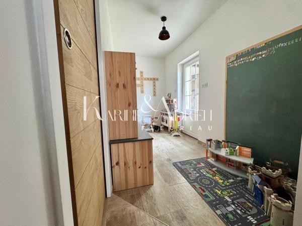 Charmante maison en pierre rénovée avec 3 chambres, bureau, garage, préau et jardin clos