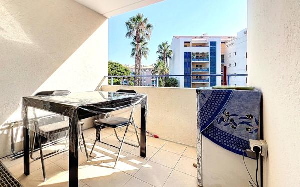 Appartement à vendre    2 pièces • 27,03 m2 Fréjus