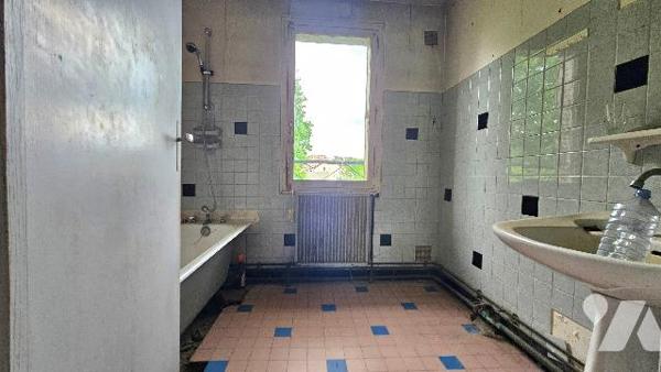 En exclusivité : Maison avec travaux, plus de 200 m2 de potentiel à AVENAY-VAL-D’OR