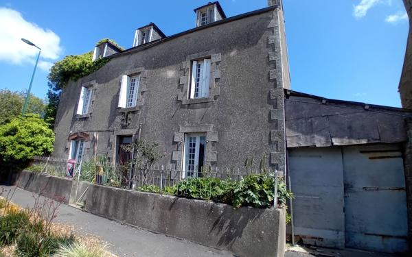 Maison à vendre    8 pièces •  Saint-Pol-de-Léon