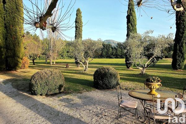 Maison à vendre 9 pièces 335 m² L'Isle-sur-la-Sorgue