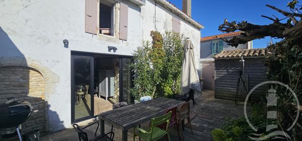 L'alliance parfaite de la pierre, du bois et du confort moderne.