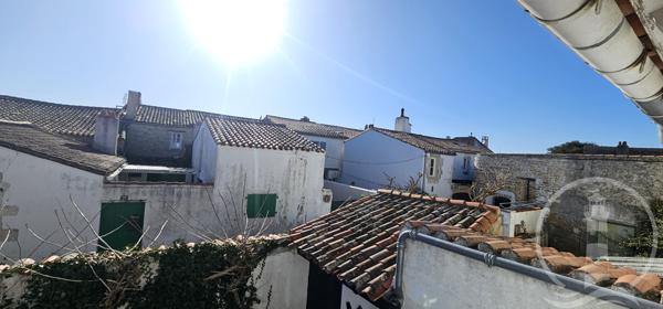 L'alliance parfaite de la pierre, du bois et du confort moderne.