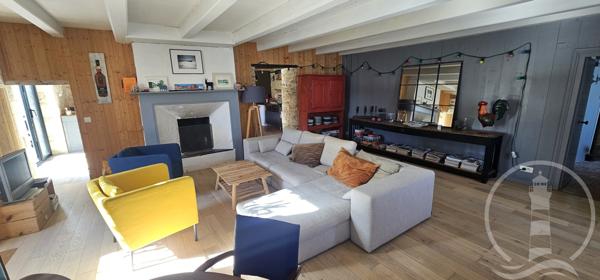 L'alliance parfaite de la pierre, du bois et du confort moderne.