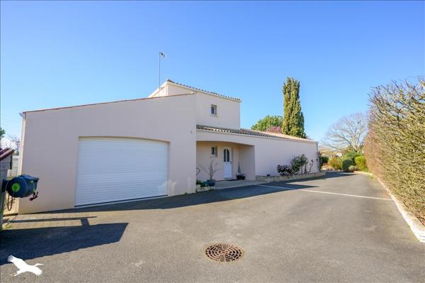 Maison à vendre |  Saint-Xandre |  6 pièces | 149 m²