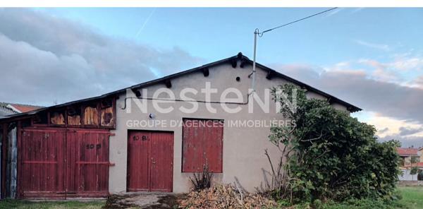 A VENDRE PARKING-BOX LAVELANET 191 M² SUR TERRAIN CONSTRUCTIBLE 923 M²