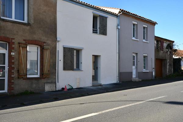 Maison Le Pallet 4 P . 3 Chs . 84 M² . T 327 M²