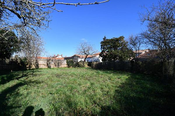 Maison Le Pallet 4 P . 3 Chs . 84 M² . T 327 M²