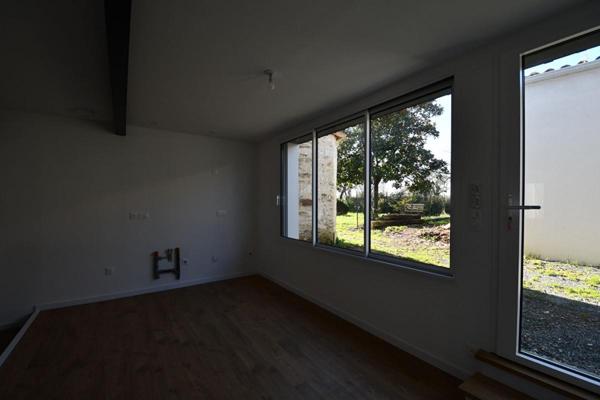 Maison Le Pallet 4 P . 3 Chs . 84 M² . T 327 M²