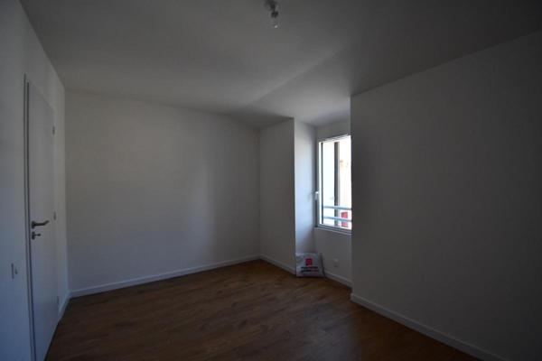 Maison Le Pallet 4 P . 3 Chs . 84 M² . T 327 M²