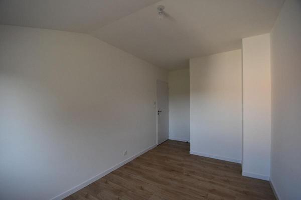 Maison Le Pallet 4 P . 3 Chs . 84 M² . T 327 M²