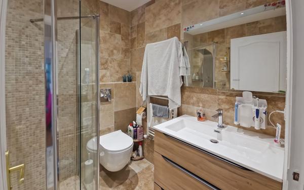 Appartement à vendre    5 pièces • 127 m2 Nice