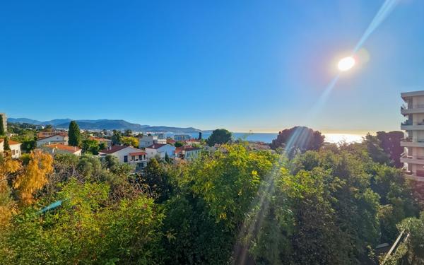 Appartement à vendre    5 pièces • 127 m2 Nice