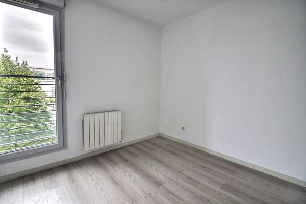 Appartement 3 pièces lumineux et traversant avec balcon cave et garage