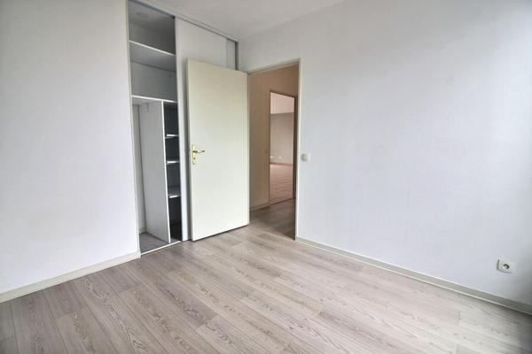 Appartement 3 pièces lumineux et traversant avec balcon cave et garage