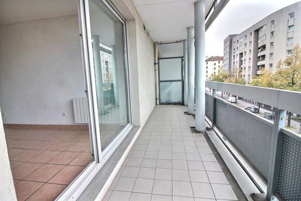 Appartement 3 pièces lumineux et traversant avec balcon cave et garage