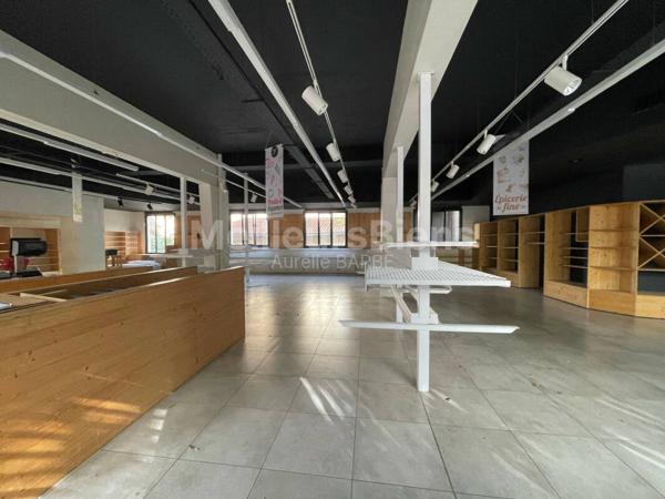 Magnifique local commercial 350 m2 haute ville