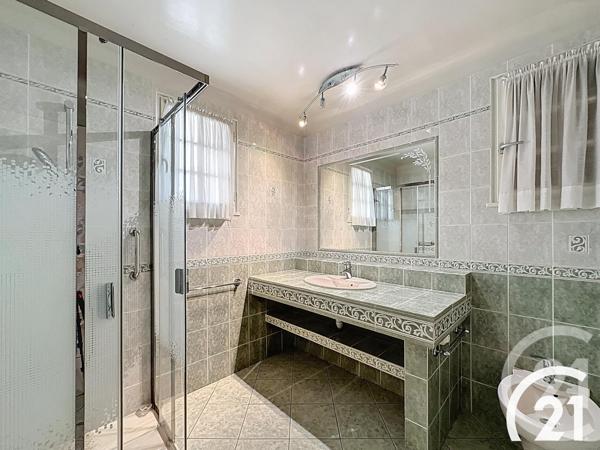 Maison à vendre  6 pièces - 222,85 m2 ROBION - 84