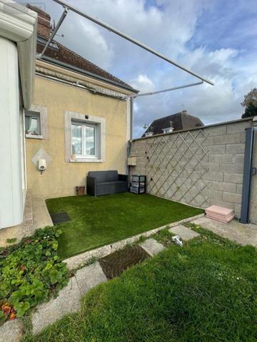 Maison de ville à louer à Beaumont-les-Autels dans l'Eure-et-Loir (28480), ref : 230601LOC