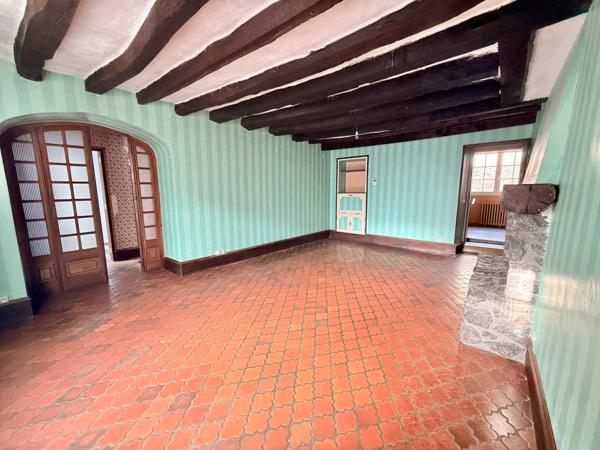 Saint-Loup-du-Dorat (53290) MAISON DE BOURG - GARAGE ET DÉPENDANCE