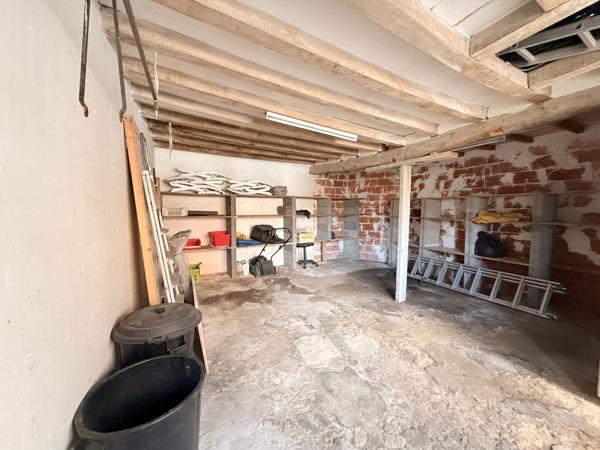 Saint-Loup-du-Dorat (53290) MAISON DE BOURG - GARAGE ET DÉPENDANCE