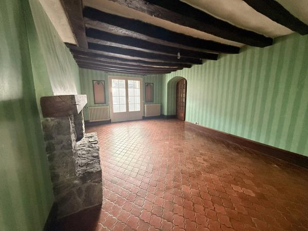 Saint-Loup-du-Dorat (53290) MAISON DE BOURG - GARAGE ET DÉPENDANCE