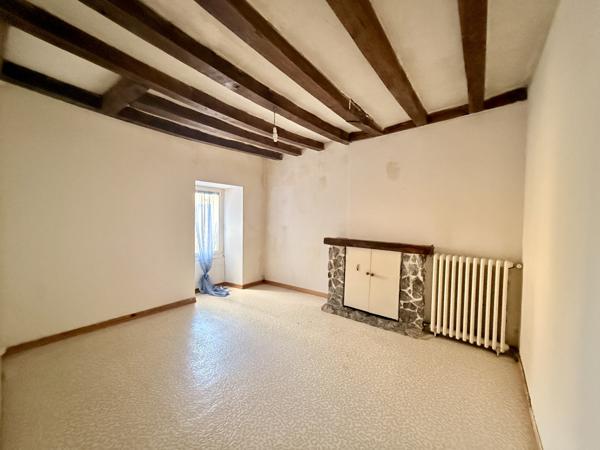 Saint-Loup-du-Dorat (53290) MAISON DE BOURG - GARAGE ET DÉPENDANCE