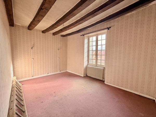 Saint-Loup-du-Dorat (53290) MAISON DE BOURG - GARAGE ET DÉPENDANCE