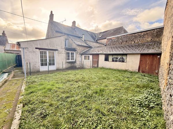 Saint-Loup-du-Dorat (53290) MAISON DE BOURG - GARAGE ET DÉPENDANCE