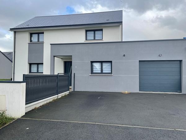 MAISON 4 CHAMBRES 111.62m2 habitables, garage attenant, jardin clos
