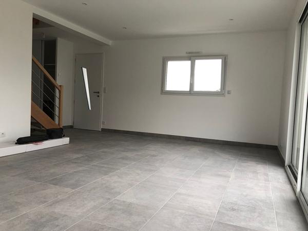 MAISON 4 CHAMBRES 111.62m2 habitables, garage attenant, jardin clos
