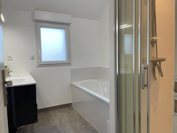 MAISON 4 CHAMBRES 111.62m2 habitables, garage attenant, jardin clos