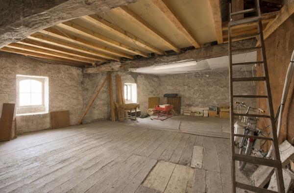 Layrac - Maison de ville de 160m2, 4 chambres, terrasse, combles aménageables et place de parking.