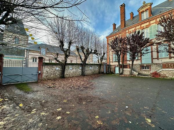Immeuble d'exception au coeur historique de Chartres 454 m² à fort potentiel