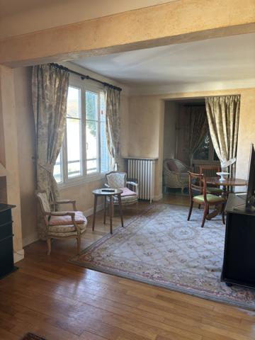 Maison 6 pièces AURILLAC (15) avec grand jardin et terrasse