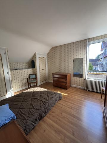 Maison 6 pièces AURILLAC (15) avec grand jardin et terrasse