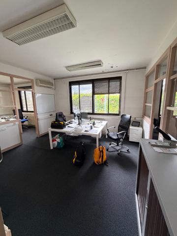 A LOUER - ISLE - Bureaux PMR - 100 m² avec 4 places de parking
