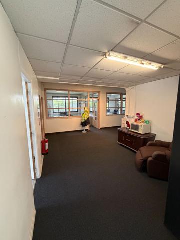 A LOUER - ISLE - Bureaux PMR - 100 m² avec 4 places de parking