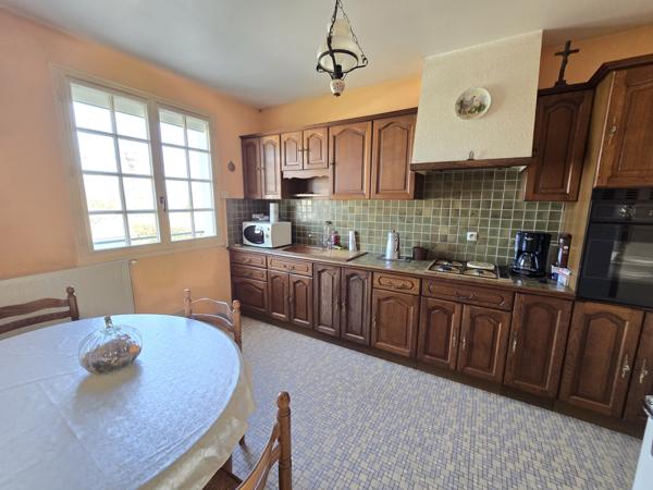 Maison sur sous-sol avec jardin – Gastines