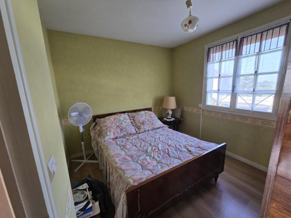 Maison sur sous-sol avec jardin – Gastines