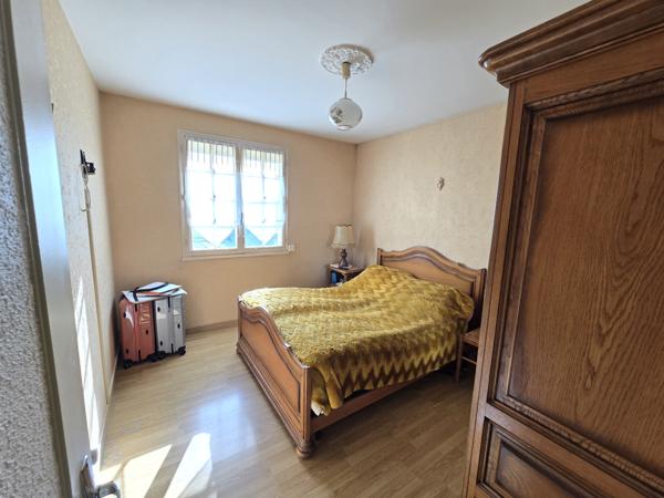 Maison sur sous-sol avec jardin – Gastines