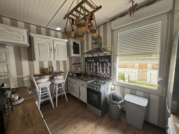 Maison semi mitoyenne - 6 pièce(s) -122 m² - ARQUES